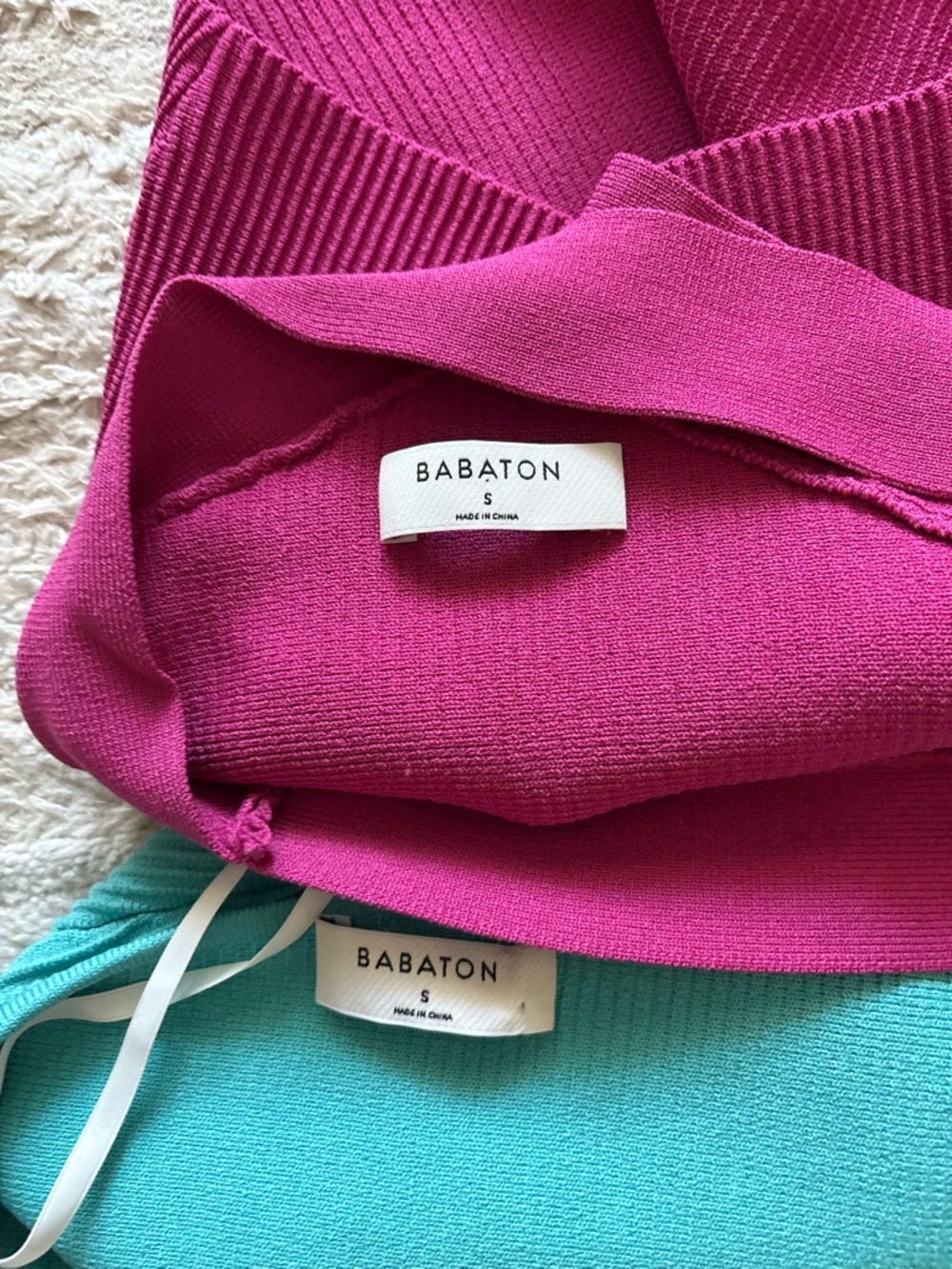 Aritzia Babaton Sculpt Knit Crop Tops Size S - Picture 3 of 6